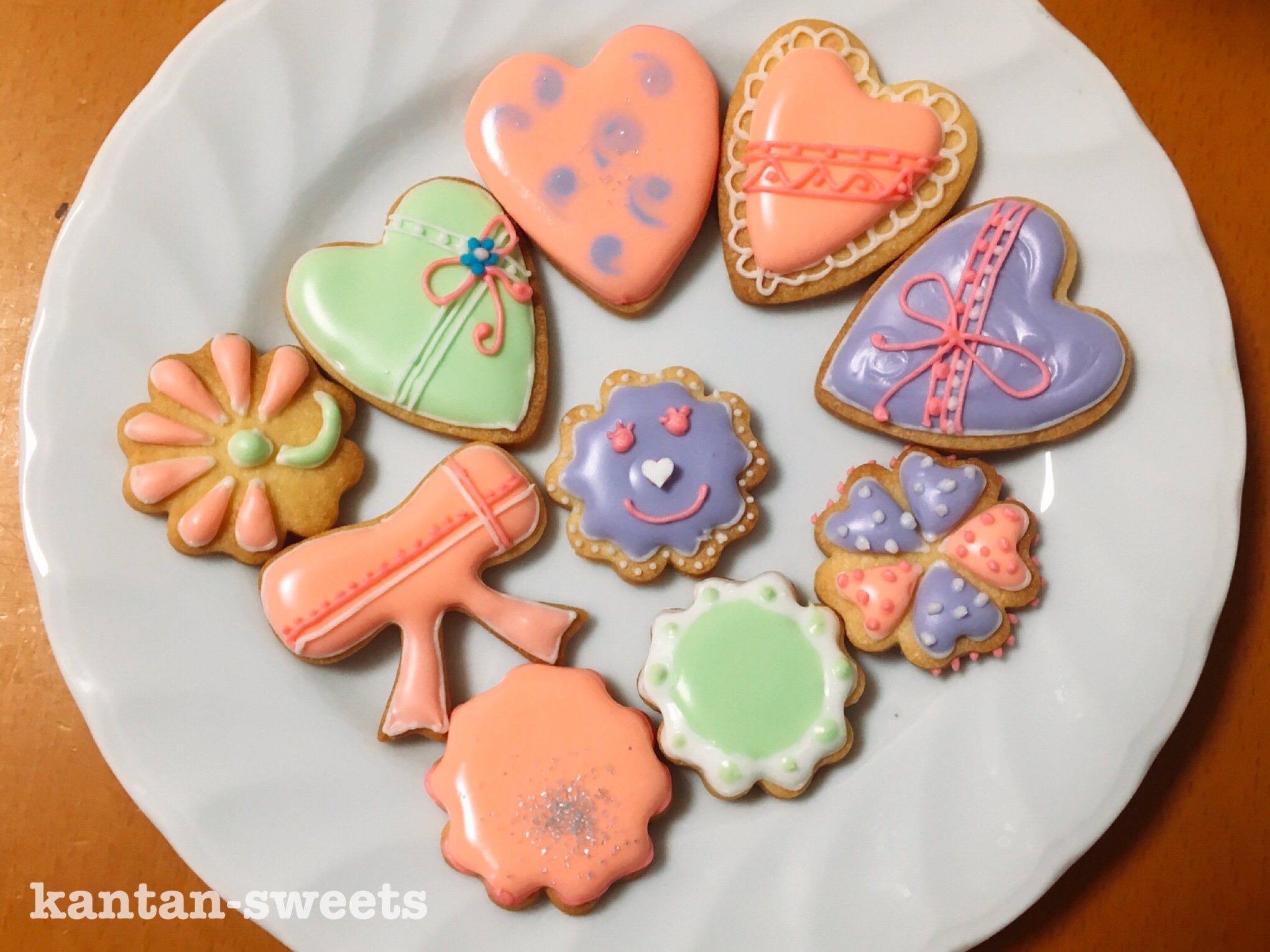 2月 バレンタインクッキーは可愛いピンクのハートとリボンがポイントです 簡単sweets 簡単に気軽に手作りお菓子生活しませんか